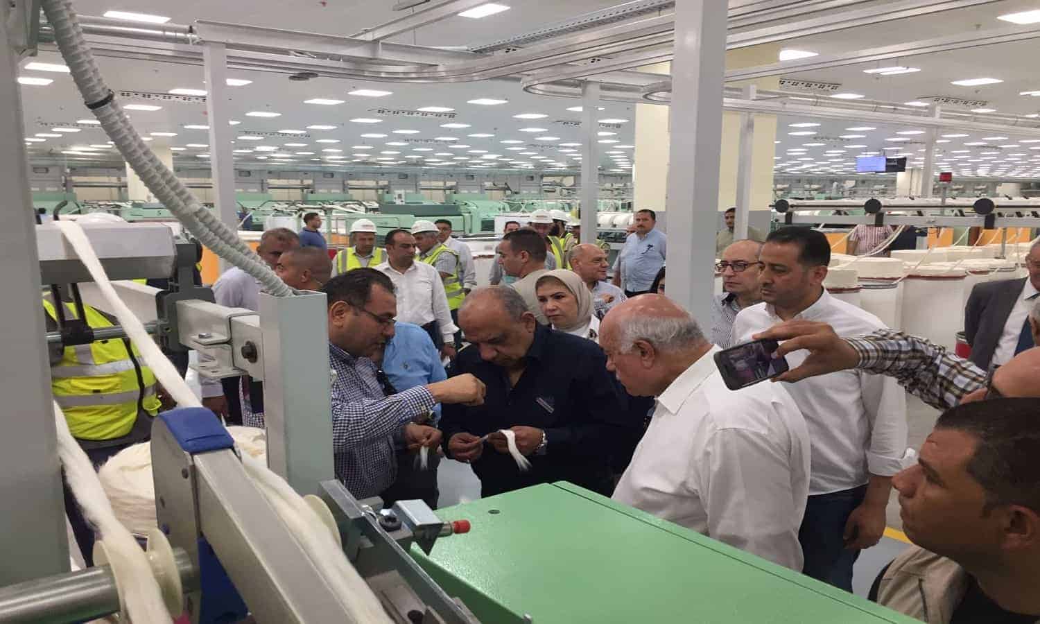 وزير قطاع الأعمال العام يتابع التشغيل التجريبي لمصنع غزل 4 ويشهد أول شحنة تصدير للخارج